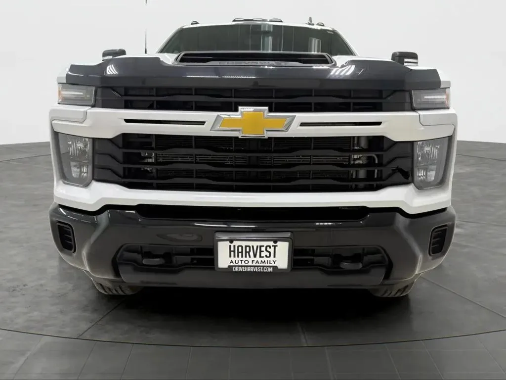 2024 Chevrolet Silverado 2500HD Custom photo 3