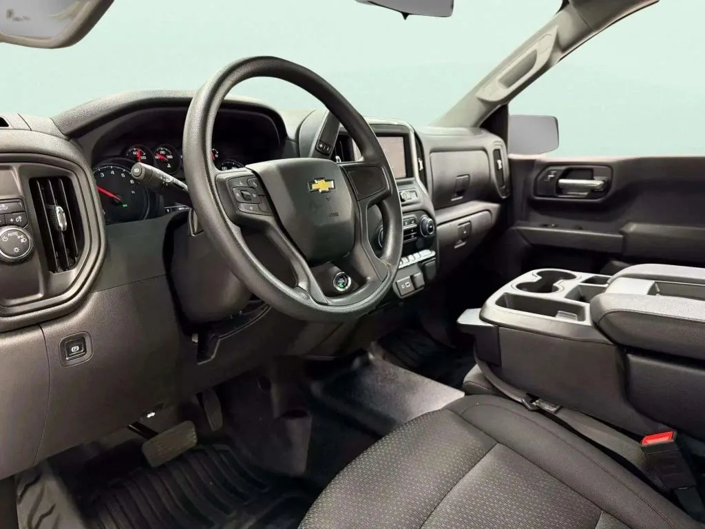 2024 Chevrolet Silverado 1500 Work Truck photo 3