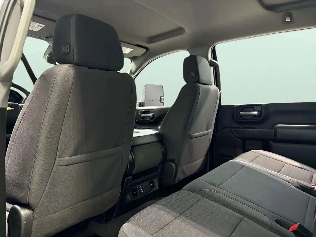 2024 Chevrolet Silverado 2500HD Custom photo 11