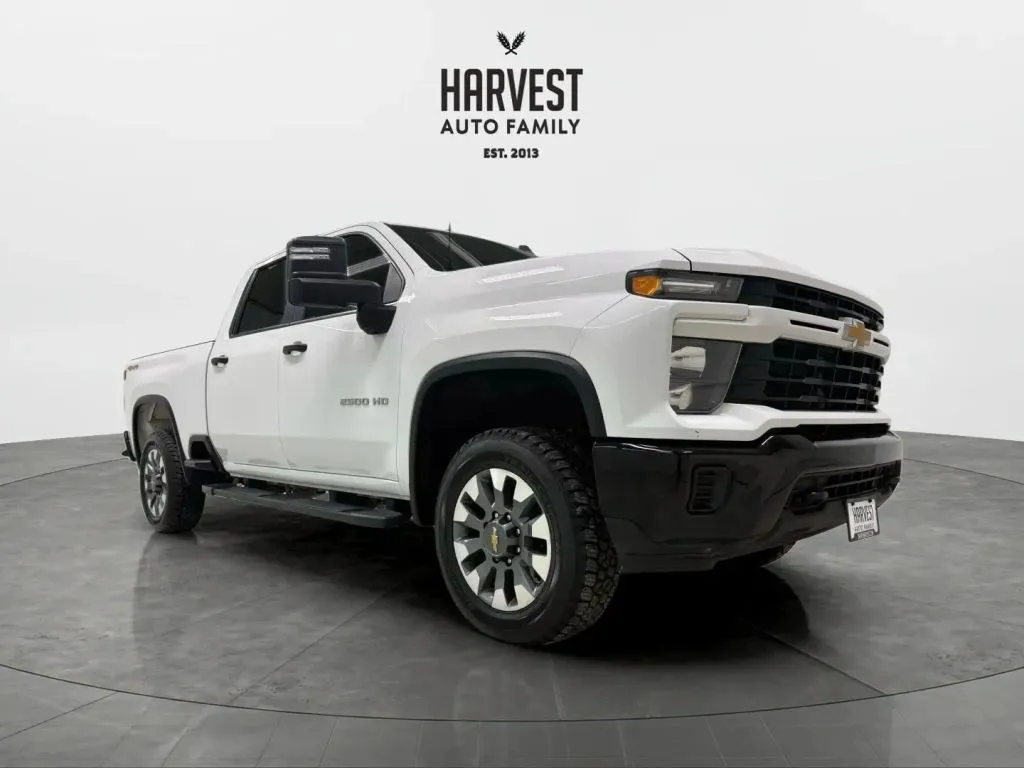 2024 Chevrolet Silverado 2500HD Custom photo 9
