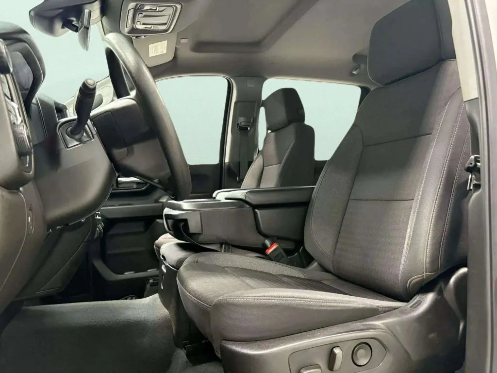 2024 Chevrolet Silverado 2500HD Custom photo 4