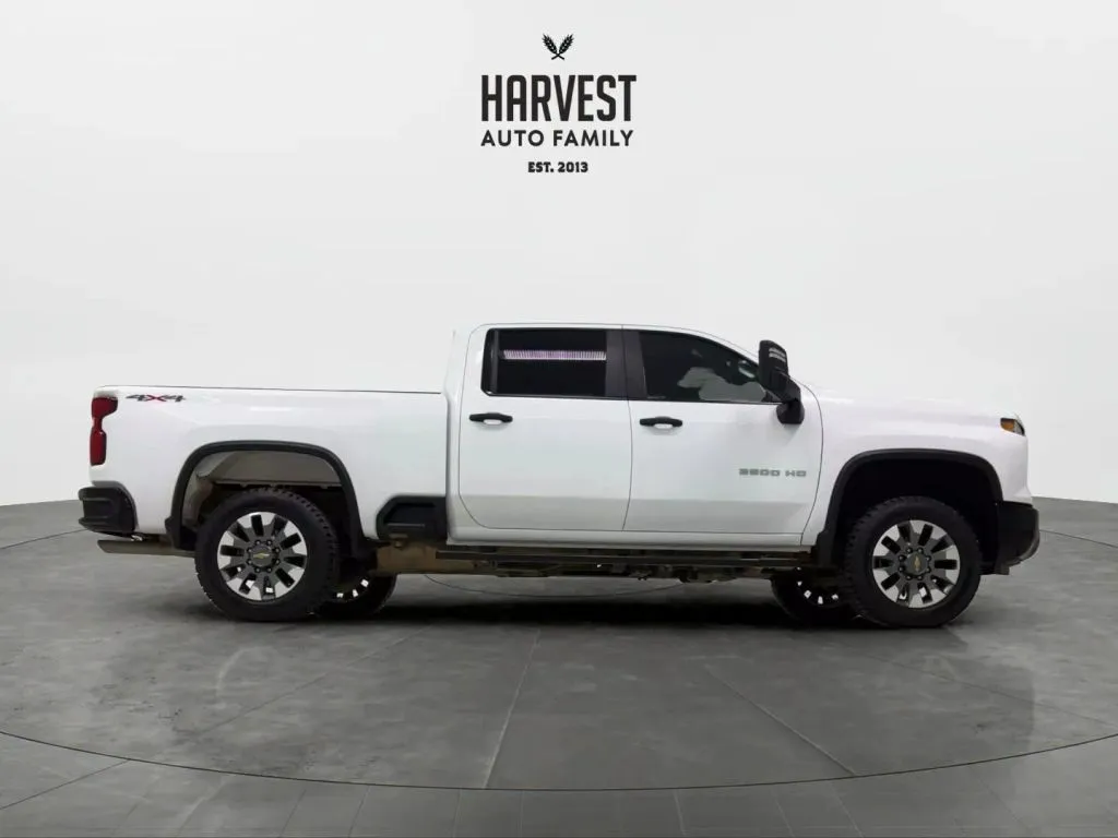 2024 Chevrolet Silverado 2500HD Custom photo 2