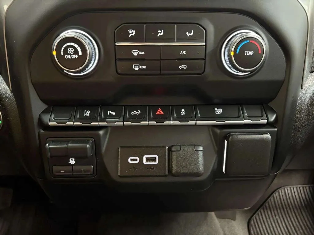 2024 Chevrolet Silverado 2500HD Custom photo 7