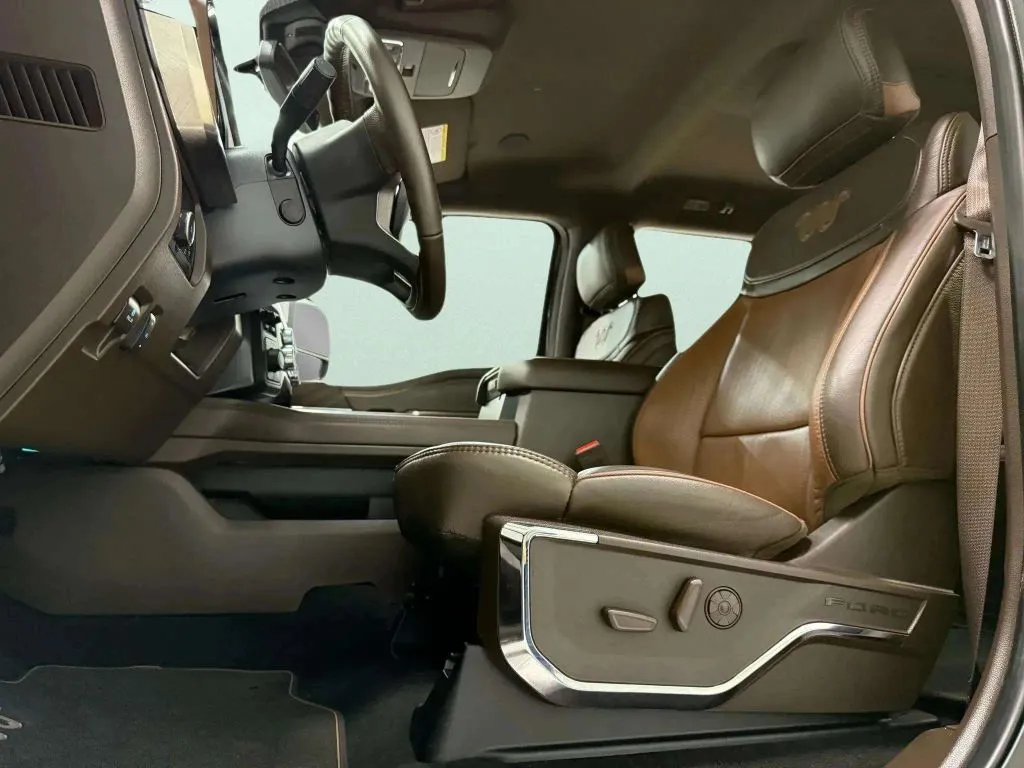 2025 Ford F-250 photo 12