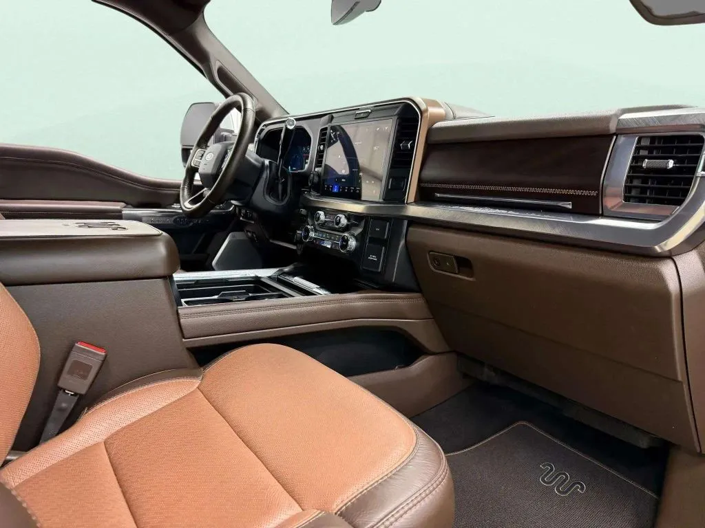 2025 Ford F-250 photo 3