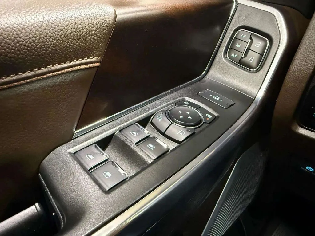 2025 Ford F-250 photo 17