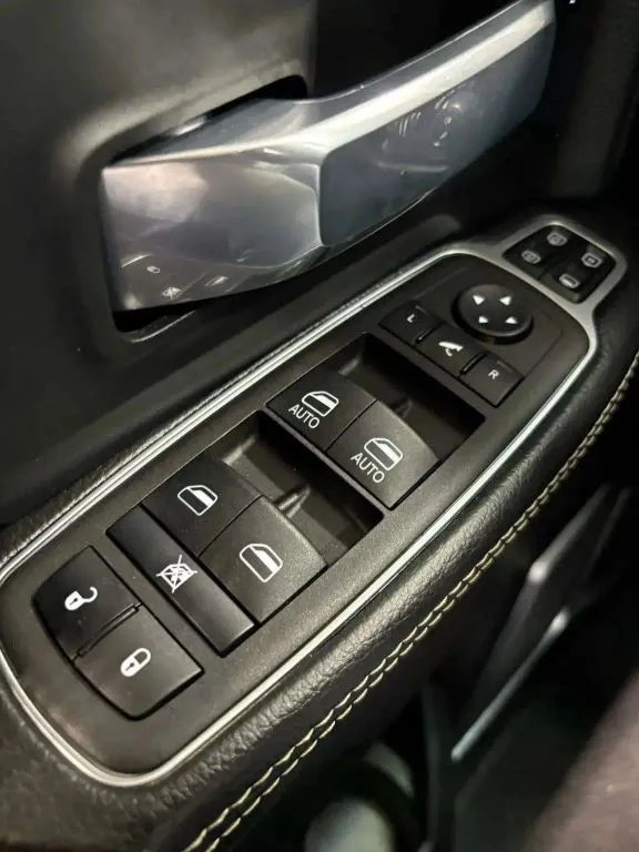 2024 Ram 2500 Laramie photo 9