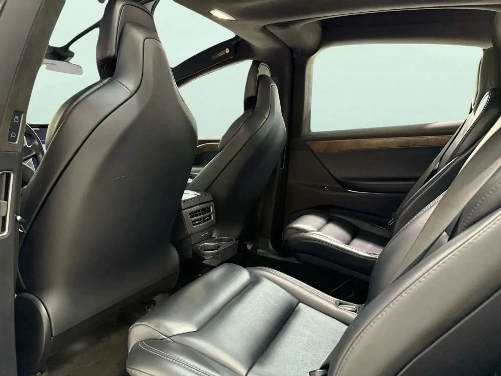 2019 Tesla Model X Long Range photo 10