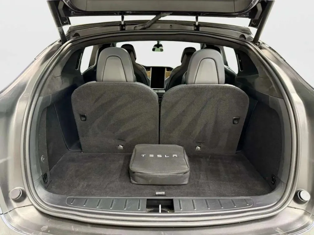 2019 Tesla Model X Long Range photo 18