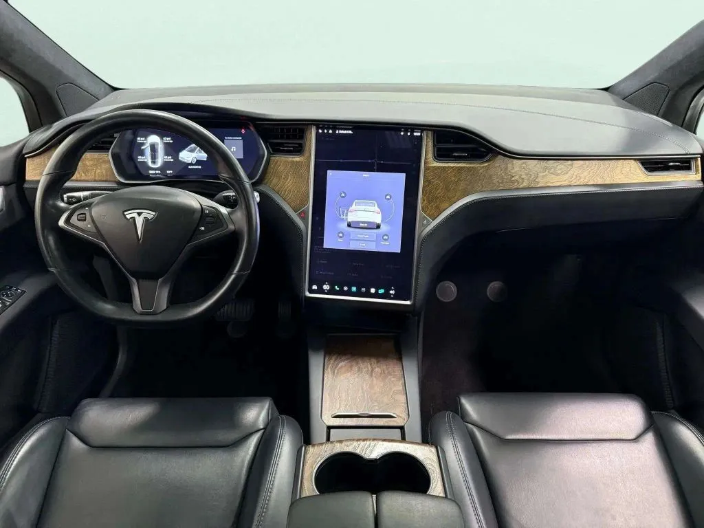 2019 Tesla Model X Long Range photo 16