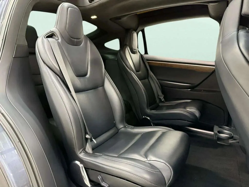 2019 Tesla Model X Long Range photo 17