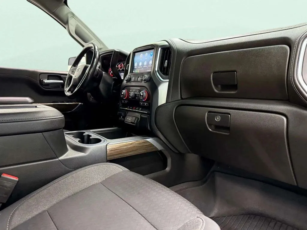 2021 Chevrolet Silverado 1500 RST photo 3