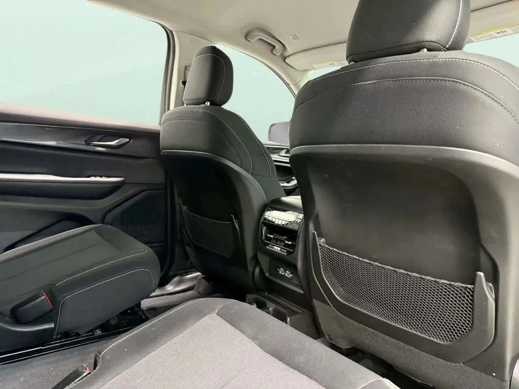 2023 Jeep Grand Cherokee Laredo Sport photo 14