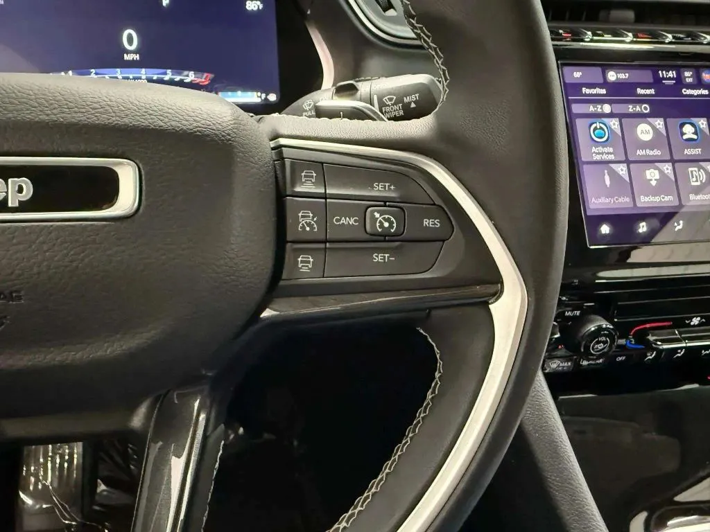 2023 Jeep Grand Cherokee Laredo Sport photo 27