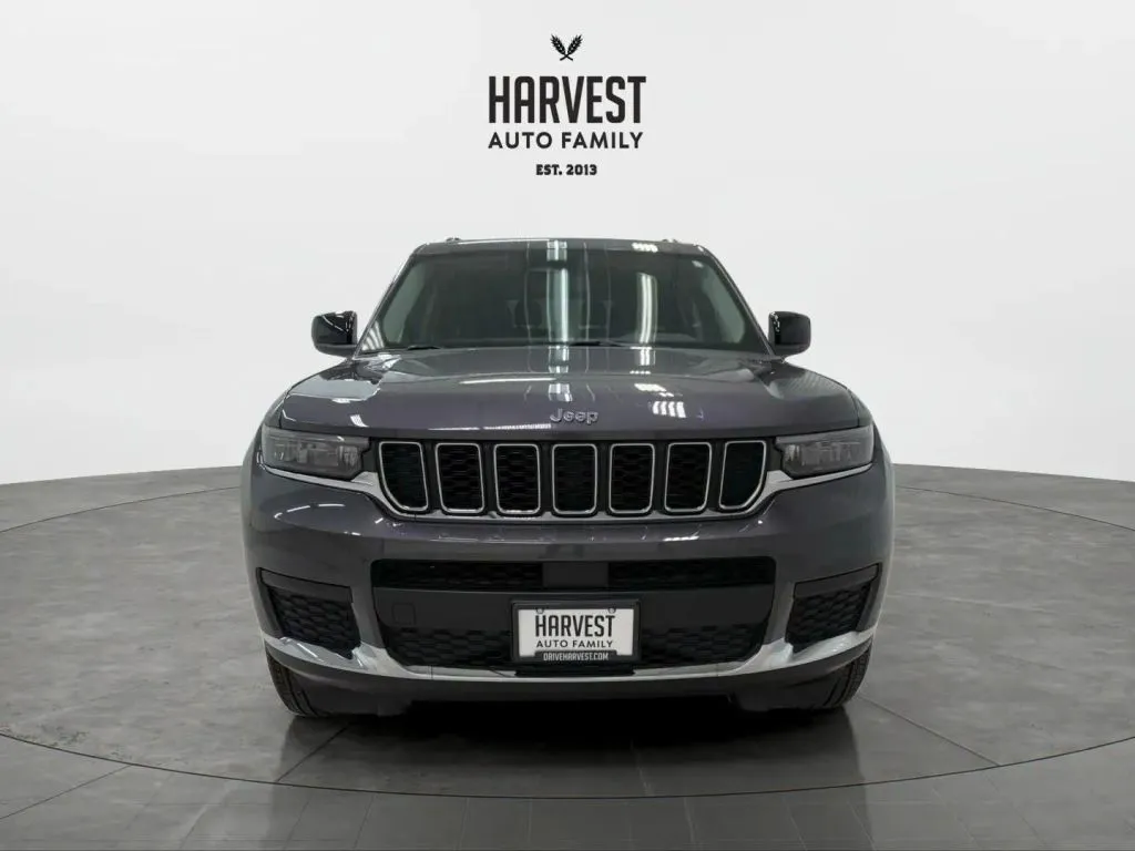 2023 Jeep Grand Cherokee Laredo Sport photo 3