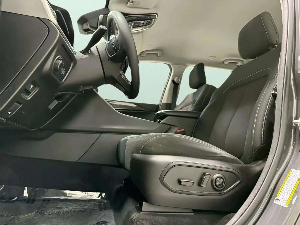 2023 Jeep Grand Cherokee Laredo Sport photo 13