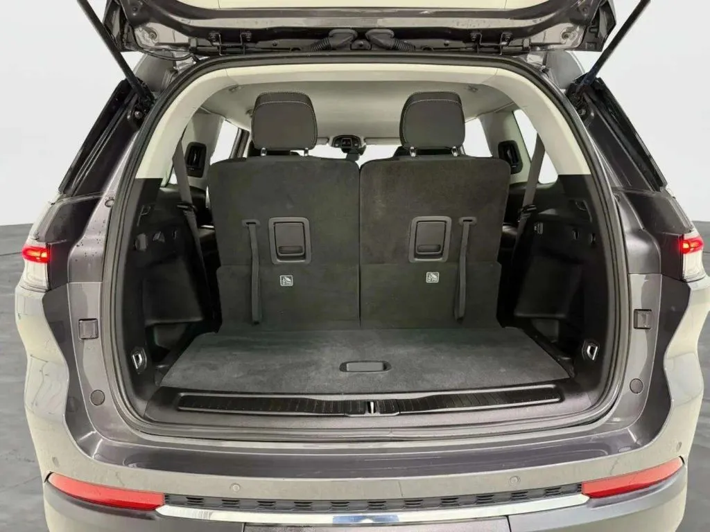 2023 Jeep Grand Cherokee Laredo Sport photo 5