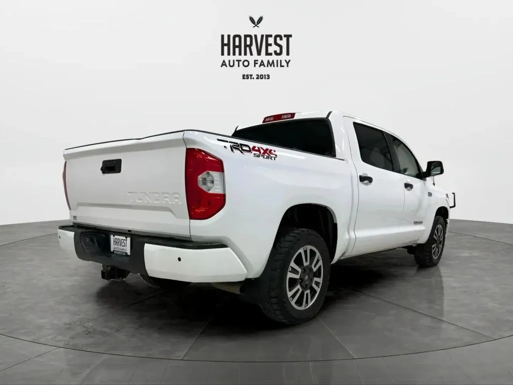 2018 Toyota Tundra SR5 photo 2