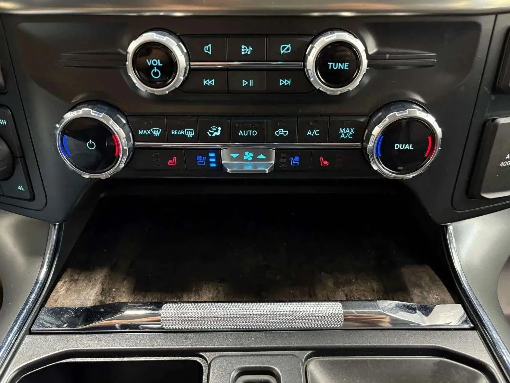 2022 Ford F-150 Lariat photo 22