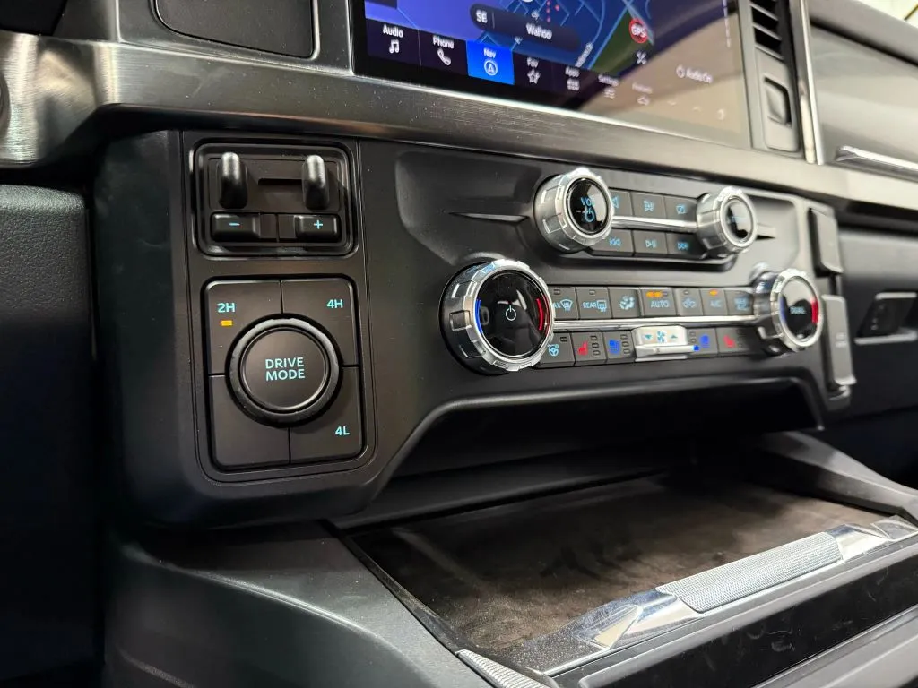 2024 Ford F-350 photo 32