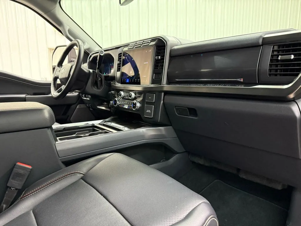 2024 Ford F-350 photo 27