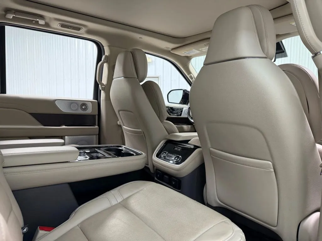 2021 Lincoln Navigator Reserve photo 28