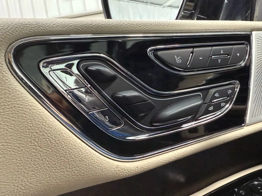 2021 Lincoln Navigator Reserve photo 21
