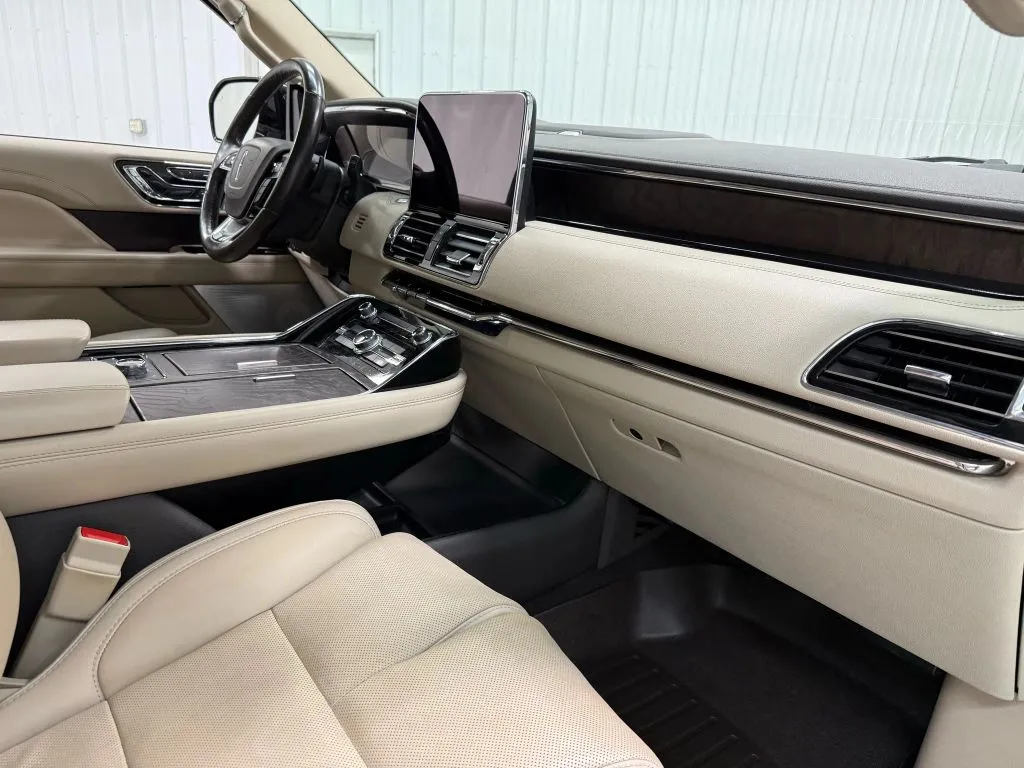 2021 Lincoln Navigator Reserve photo 17