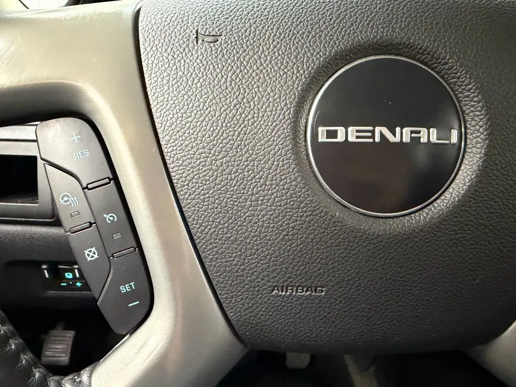2010 Gmc Yukon Denali photo 29