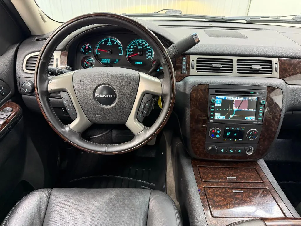 2010 Gmc Yukon Denali photo 16