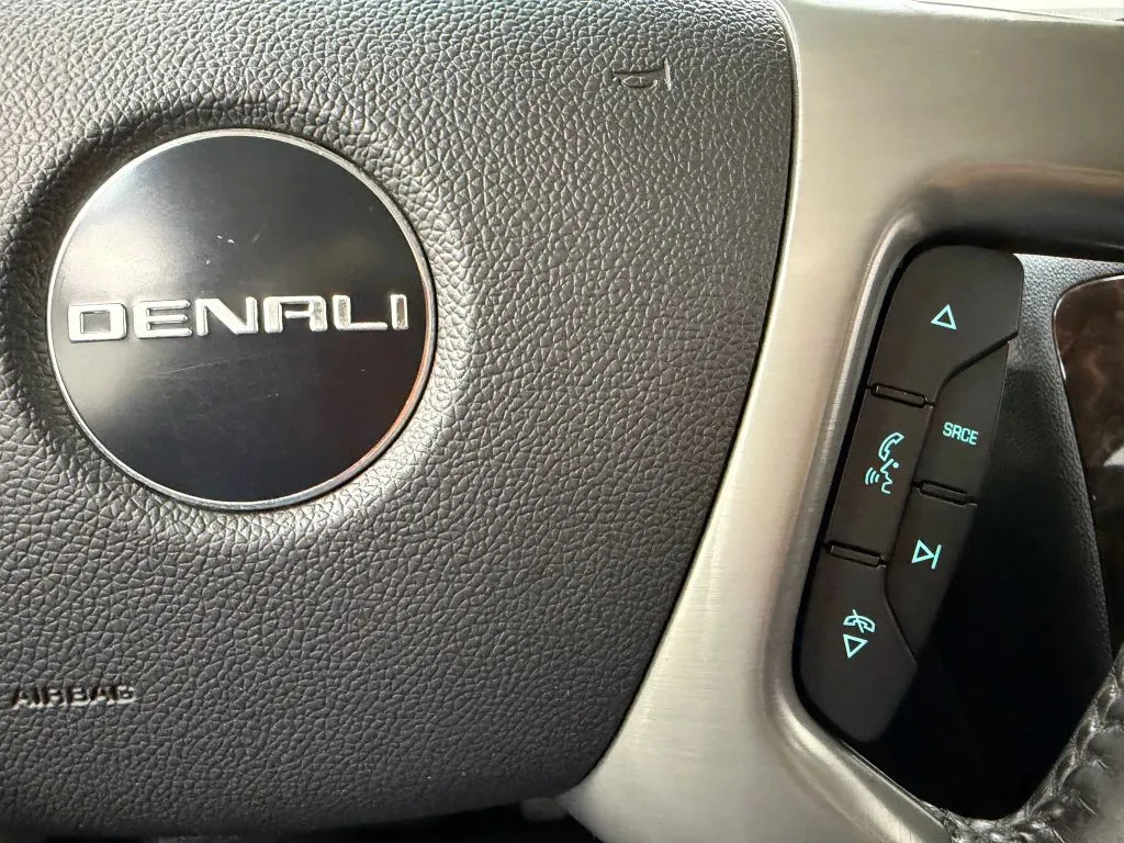 2010 Gmc Yukon Denali photo 9