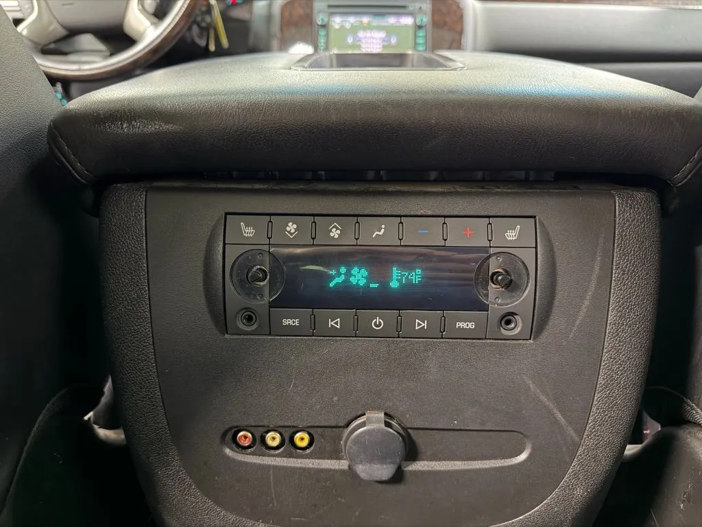 2010 Gmc Yukon Denali photo 6