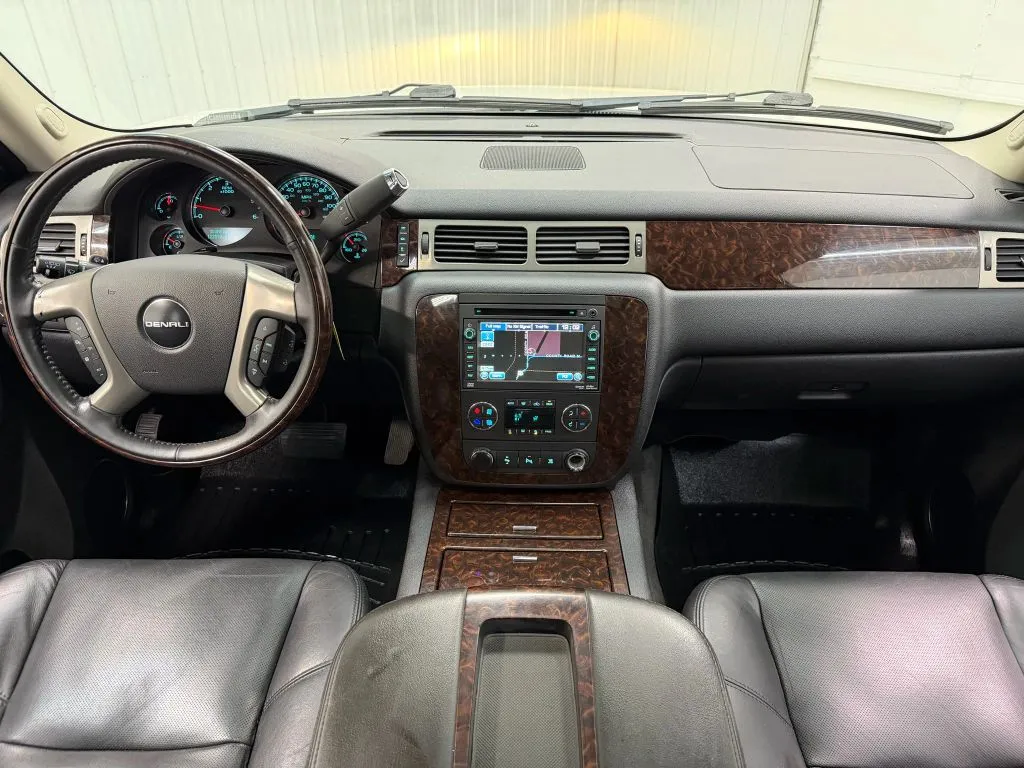 2010 Gmc Yukon Denali photo 4