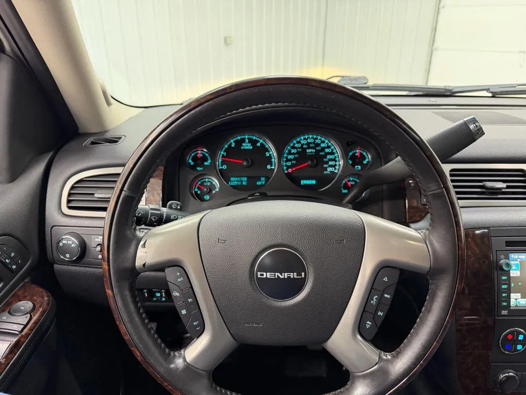 2010 Gmc Yukon Denali photo 26