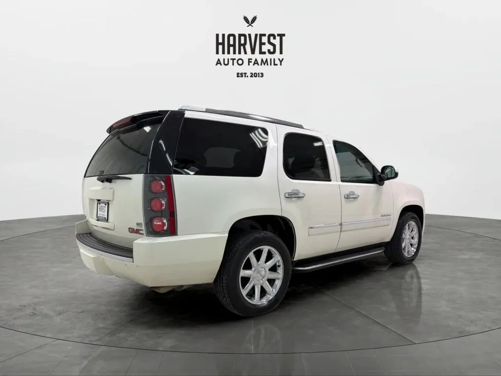 2010 Gmc Yukon Denali photo 2