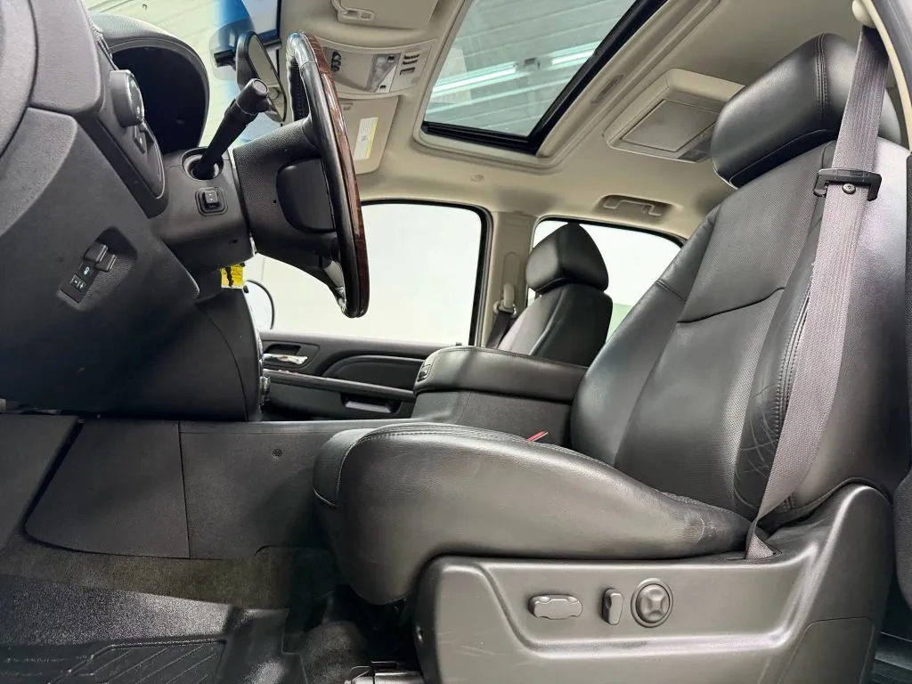 2010 Gmc Yukon Denali photo 24
