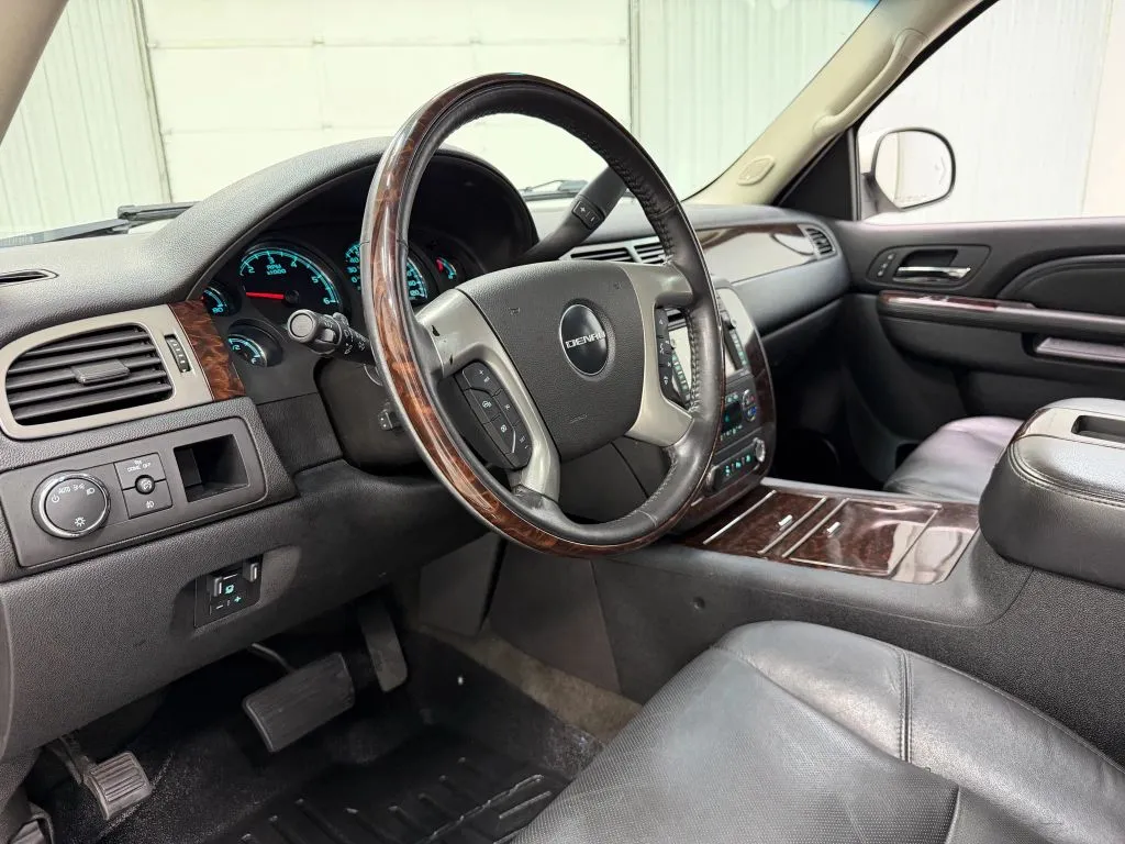 2010 Gmc Yukon Denali photo 23