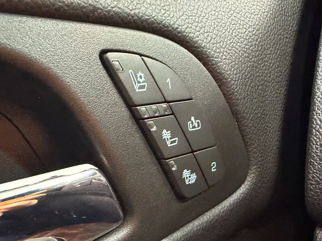 2010 Gmc Yukon Denali photo 28