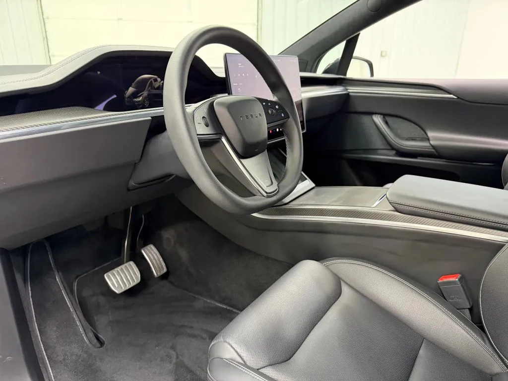 2024 Tesla Model X Plaid photo 19