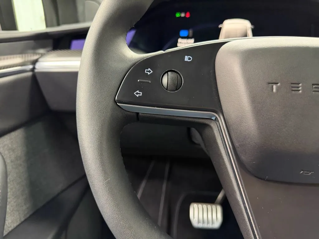 2024 Tesla Model X Plaid photo 5