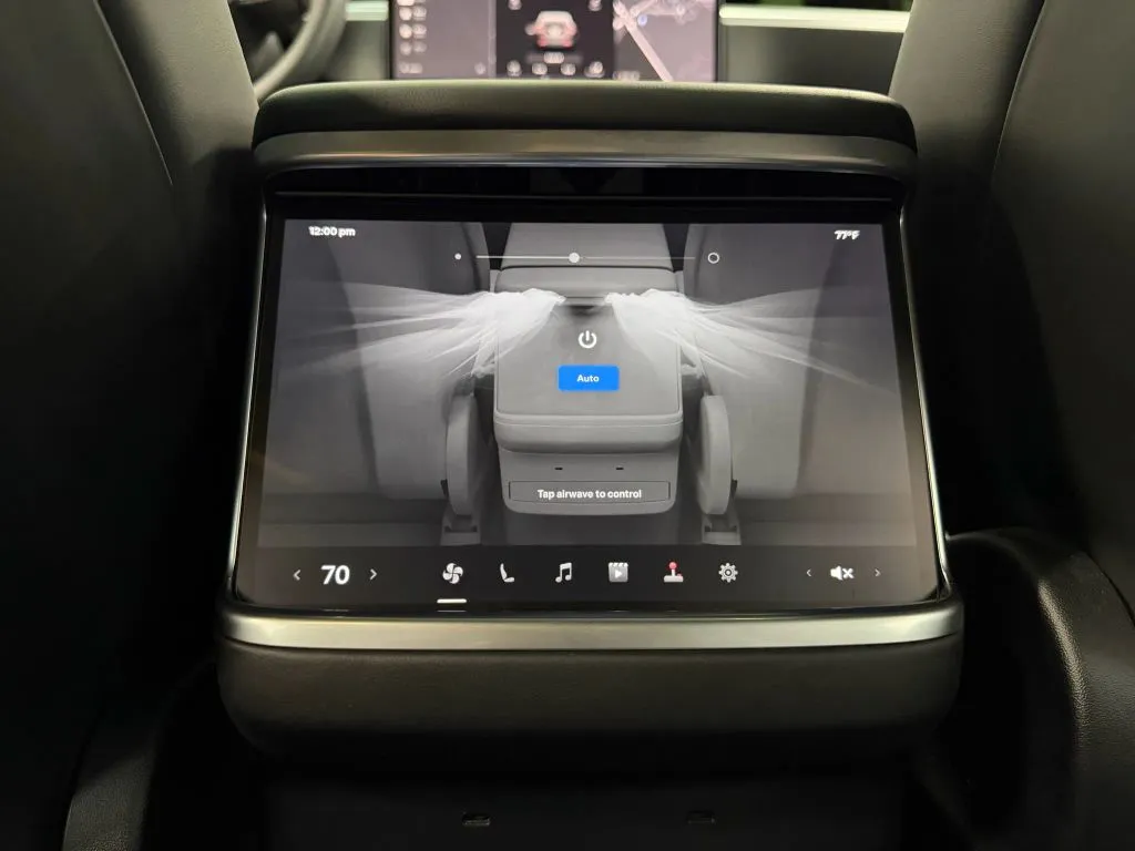 2024 Tesla Model X Plaid photo 3