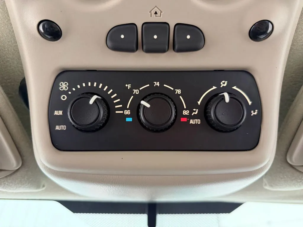 2005 Gmc Yukon XL 1500 SLT photo 9