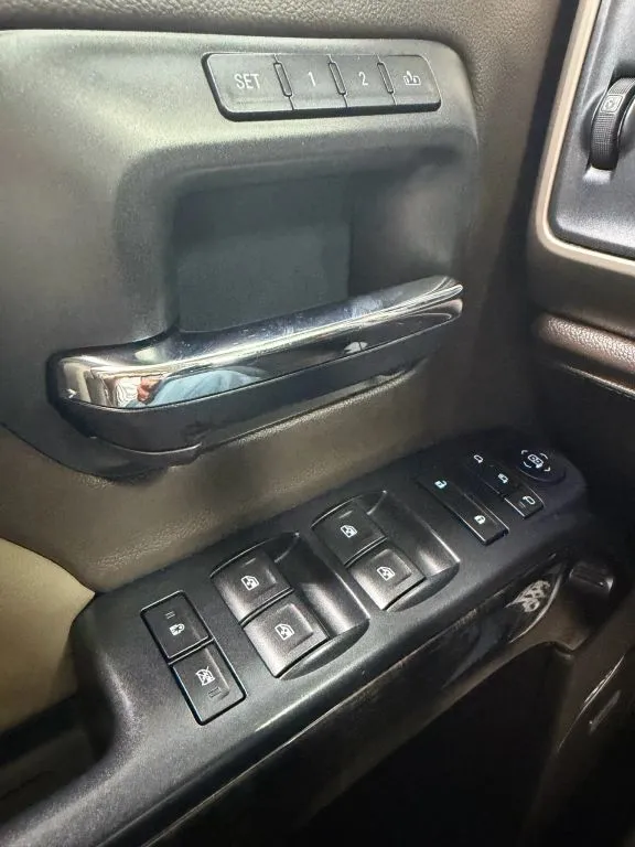 2016 Gmc Sierra 2500 HD Denali photo 29