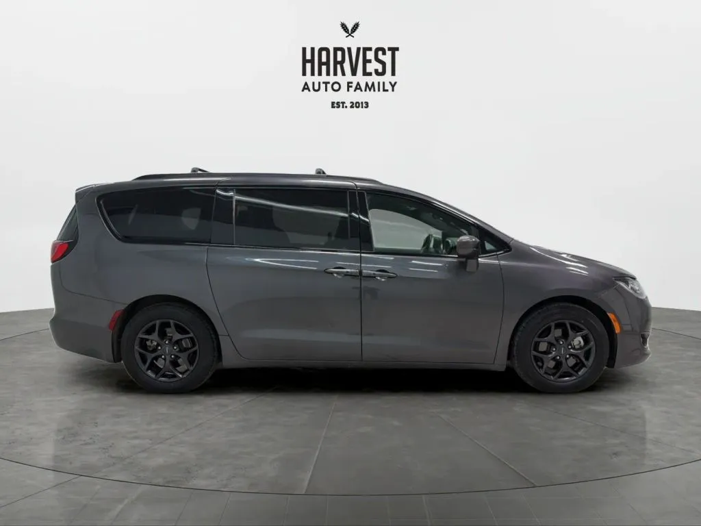 2018 Chrysler Pacifica Touring Plus photo 13