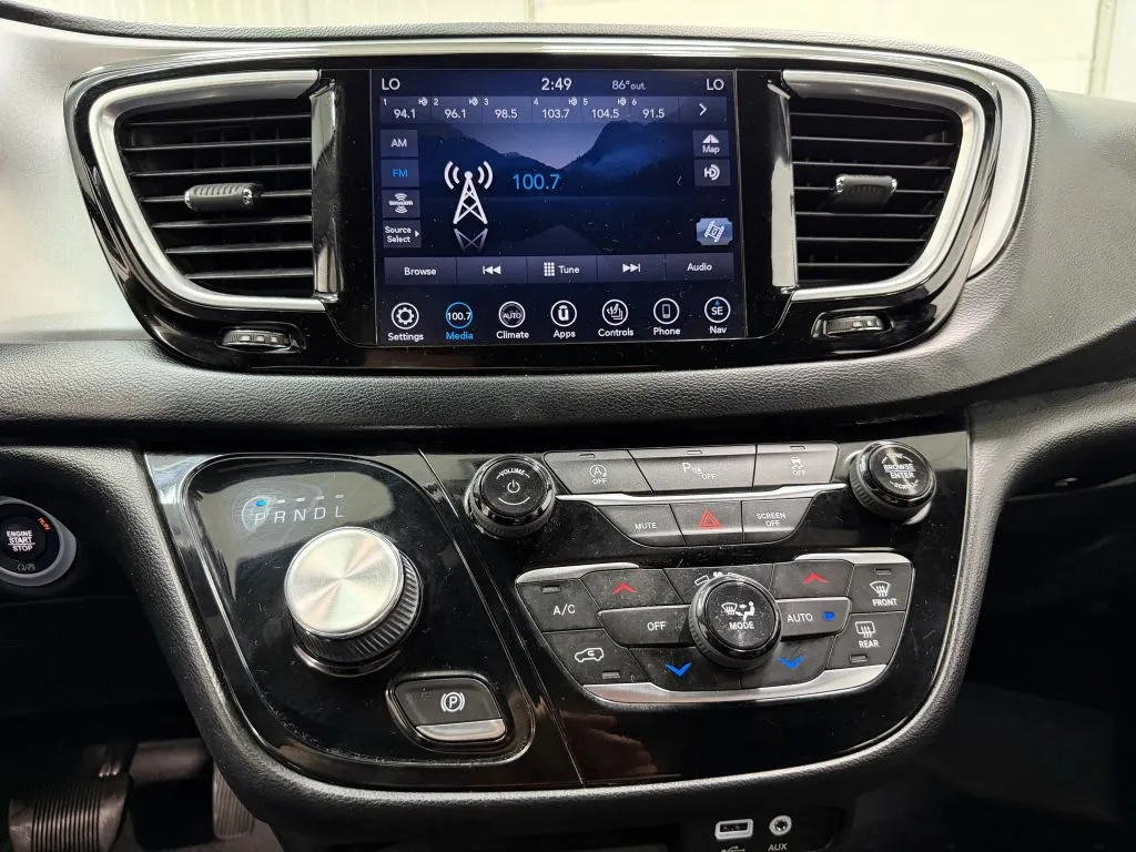 2018 Chrysler Pacifica Touring Plus photo 8