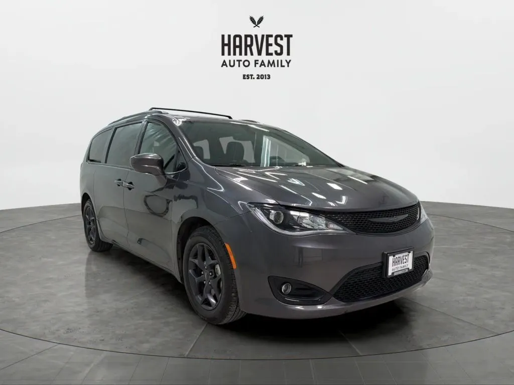 2018 Chrysler Pacifica Touring Plus photo 4