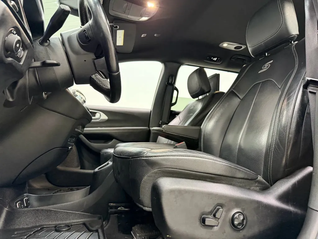 2018 Chrysler Pacifica Touring Plus photo 25