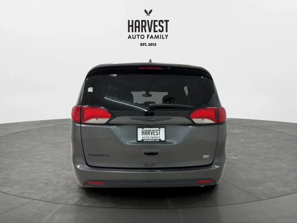 2018 Chrysler Pacifica Touring Plus photo 12