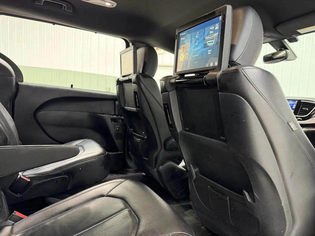 2018 Chrysler Pacifica Touring Plus photo 26