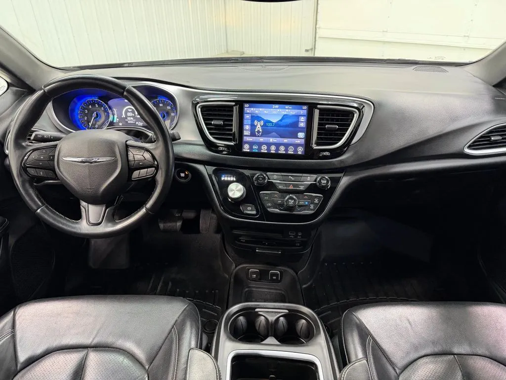 2018 Chrysler Pacifica Touring Plus photo 5